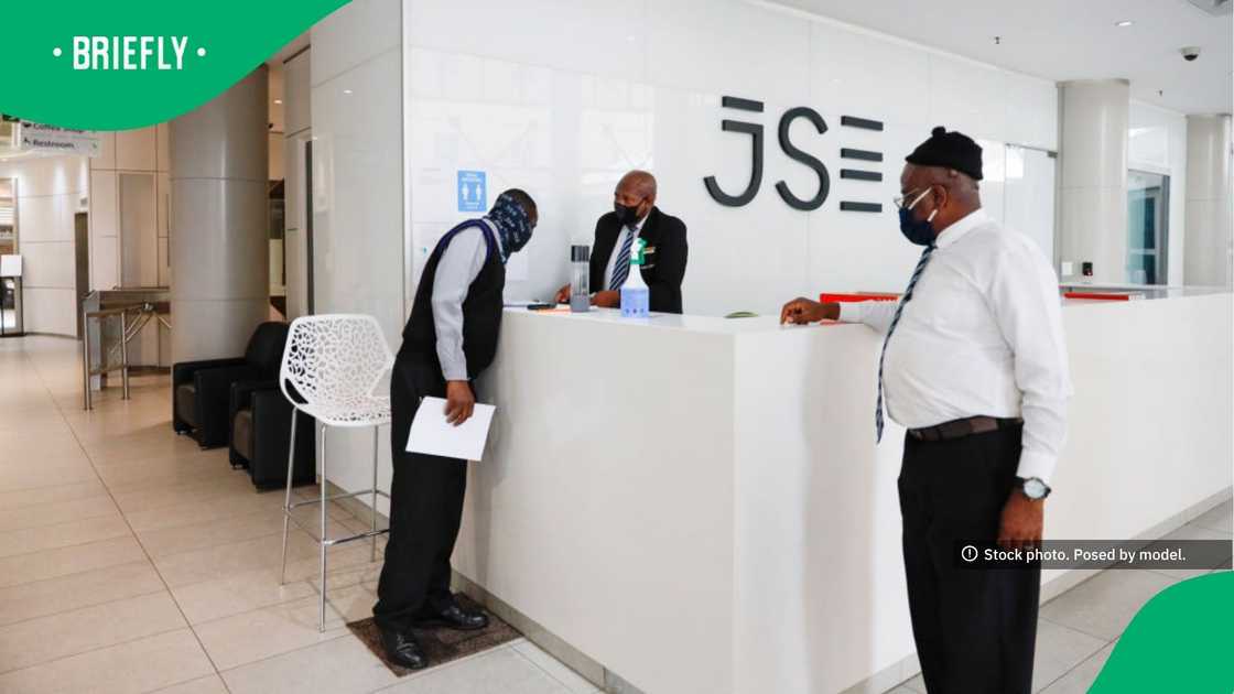 Employees at the trading room of the Johannesburg Stock Exchange
