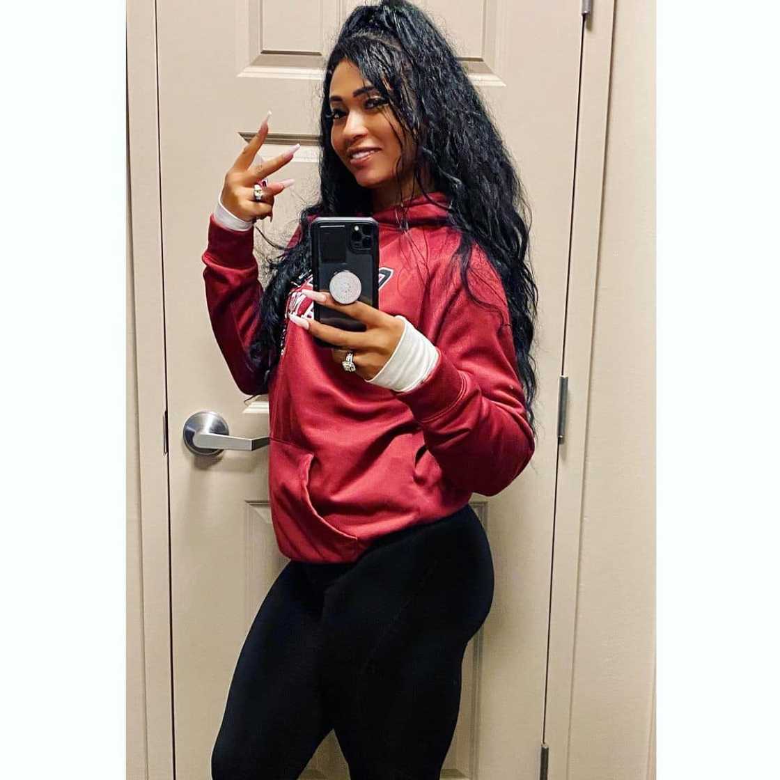 How old is Pilar Sanders? How old is Pilar Sanders?