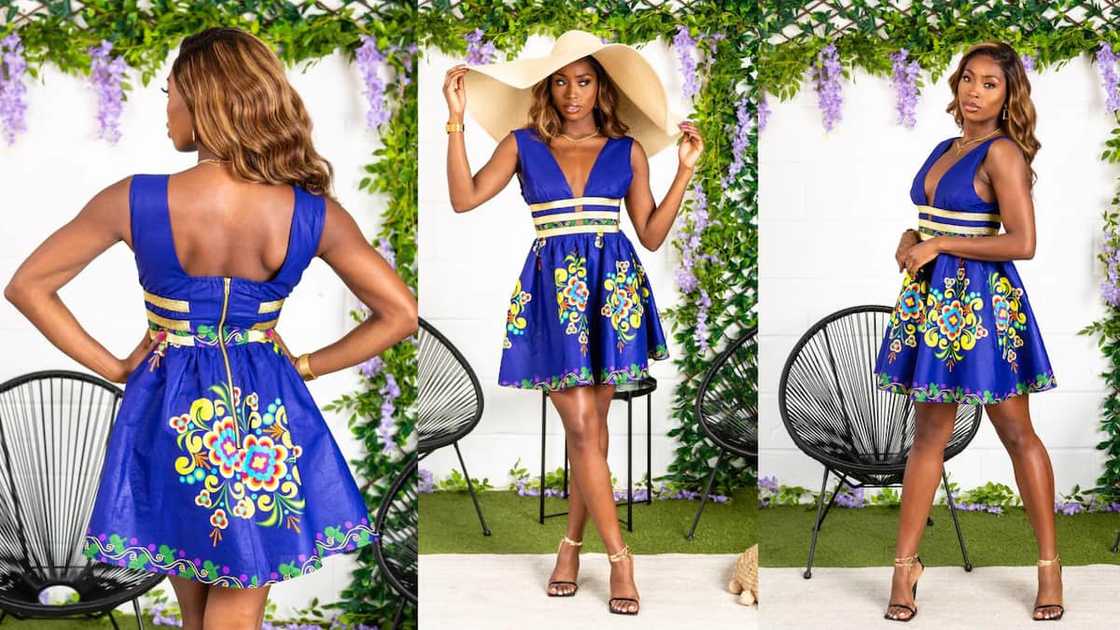 Blue sleeveless mini-ensemble with a plunged neckline Blue sleeveless mini-ensemble with a plunged neckline