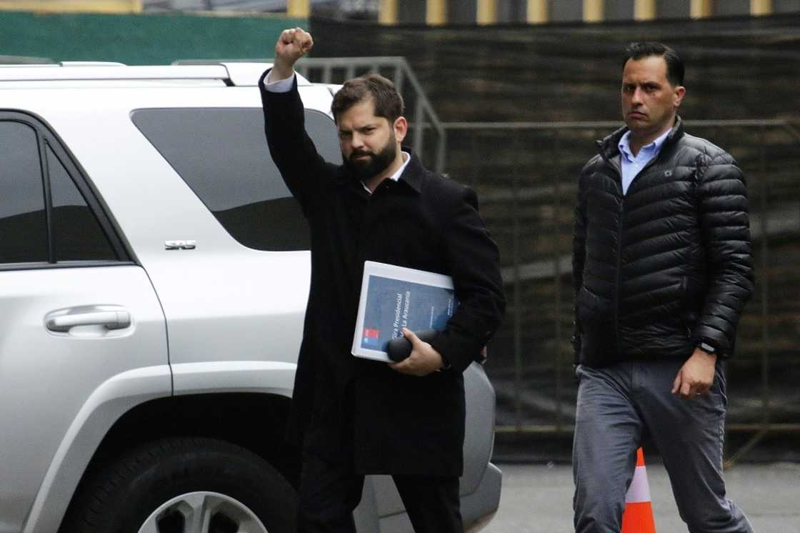 Chile President Gabriel Boric waves upon his arrival in the restive Araucania region on November 10, 2022 Chile President Gabriel Boric waves upon his arrival in the restive Araucania region on November 10, 2022