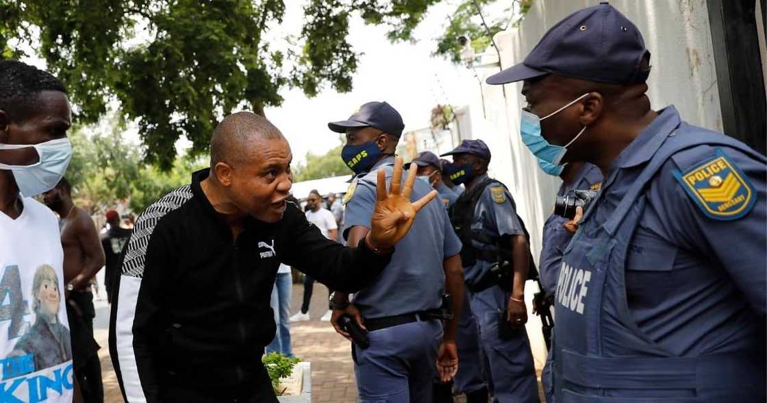 SAPS, elbow, XiTsonga, diesploot, apartheid, foreigners, body parts, president Cyril Ramaphosa, EFF SAPS, elbow, XiTsonga, diesploot, apartheid, foreigners, body parts, president Cyril Ramaphosa, EFF