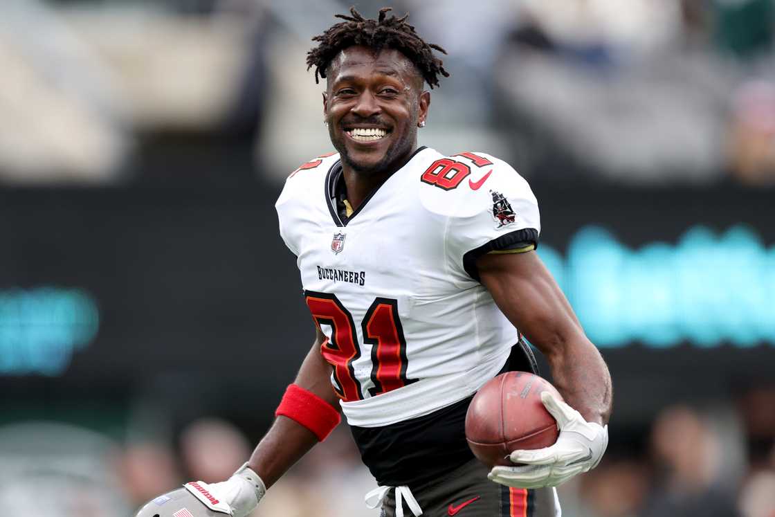 Antonio Brown at MetLife Stadium on January 02, 2022, in East Rutherford, New Jersey Antonio Brown at MetLife Stadium on January 02, 2022, in East Rutherford, New Jersey