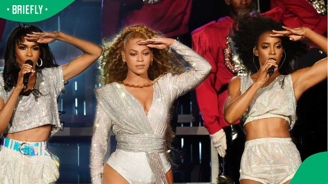Destiny's Child posed in some unknown pictures Destiny's Child posed in some unknown pictures