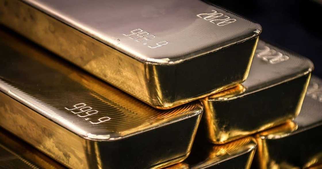 Man found at airport with around R11m worth of gold pieces Man found at airport with around R11m worth of gold pieces