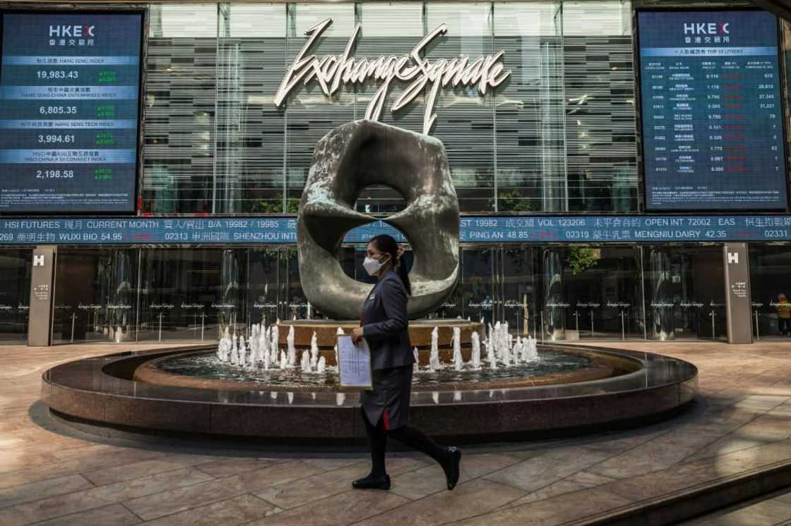 Hong Kong's hang Seng Index extended a recent rally thanks to a strong performance among Chinese tech firms including Alibaba and Tencent Hong Kong's hang Seng Index extended a recent rally thanks to a strong performance among Chinese tech firms including Alibaba and Tencent