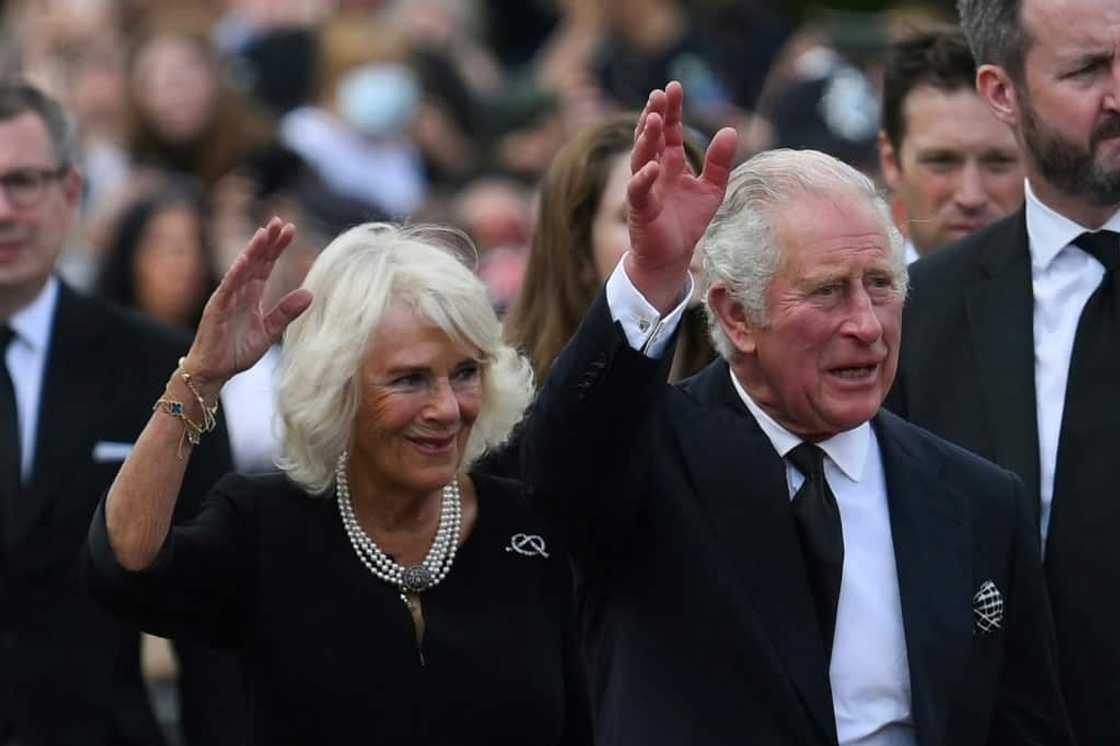 Charles and Camilla greeted the crowds as they arrived at Buckingham Palace Charles and Camilla greeted the crowds as they arrived at Buckingham Palace