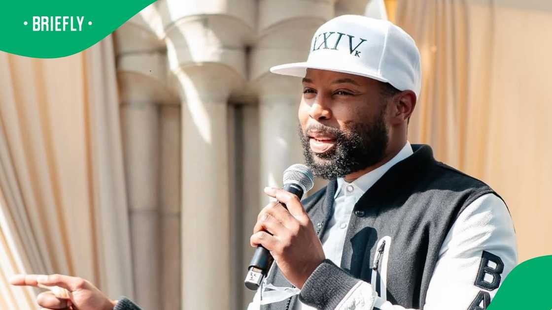 Sizwe Dhlomo reacts to Afrikaners leaving South Africa for US refugee status Sizwe Dhlomo reacts to Afrikaners leaving South Africa for US refugee status