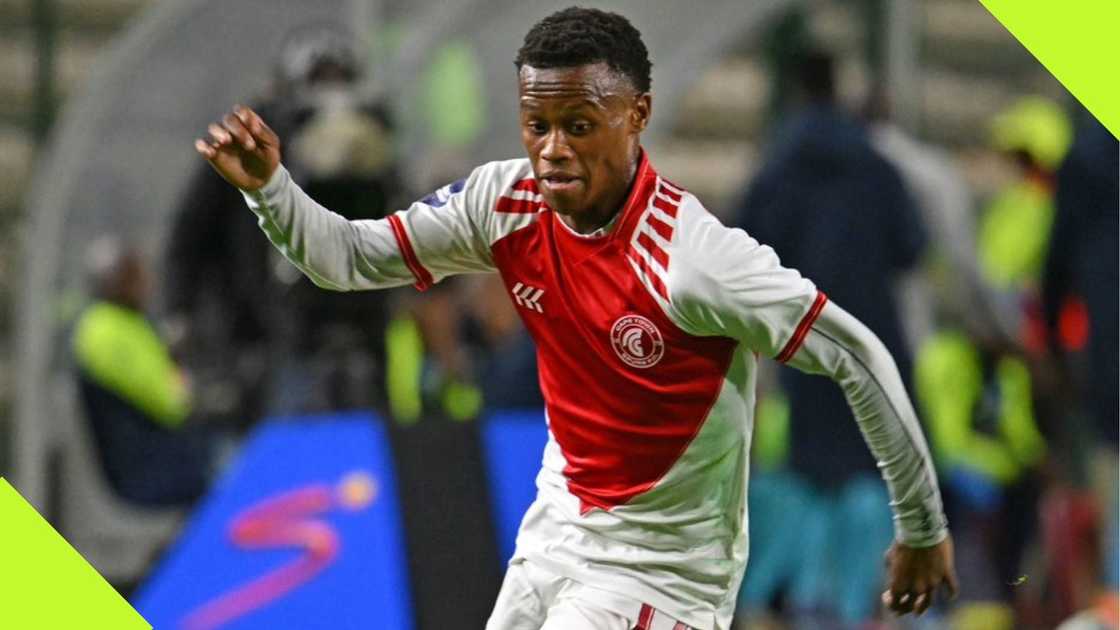 Alexi Efstathiou explains the transfer saga between Cape Town Spurs and Kaizer Chiefs for Asanele Velabayi this summer. Photo: @CapeTownSpursFC. Alexi Efstathiou explains the transfer saga between Cape Town Spurs and Kaizer Chiefs for Asanele Velabayi this summer. Photo: @CapeTownSpursFC.