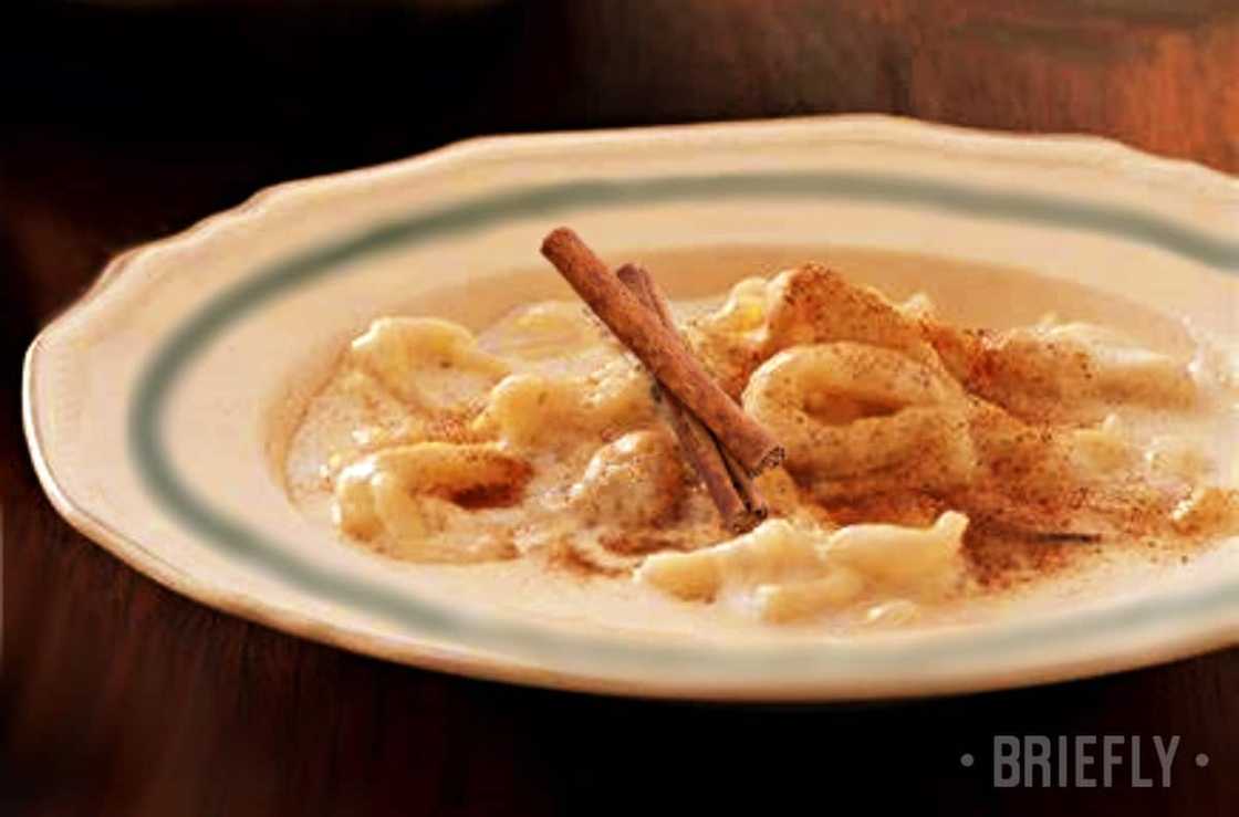 Maklike melkkos resep: met pasta of met kondensmelk in die mikrogolf of op die stoof. Maklike melkkos resep: met pasta of met kondensmelk in die mikrogolf of op die stoof.