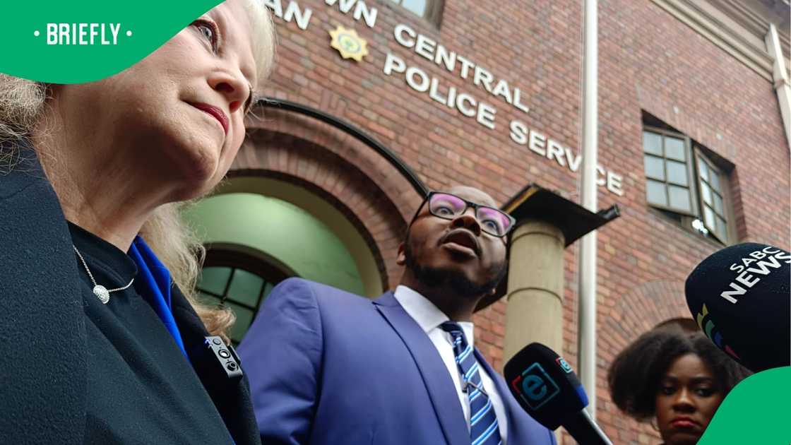 It is a criminal offence to lie to Parliament and is punishable by a fine or imprisonment It is a criminal offence to lie to Parliament and is punishable by a fine or imprisonment