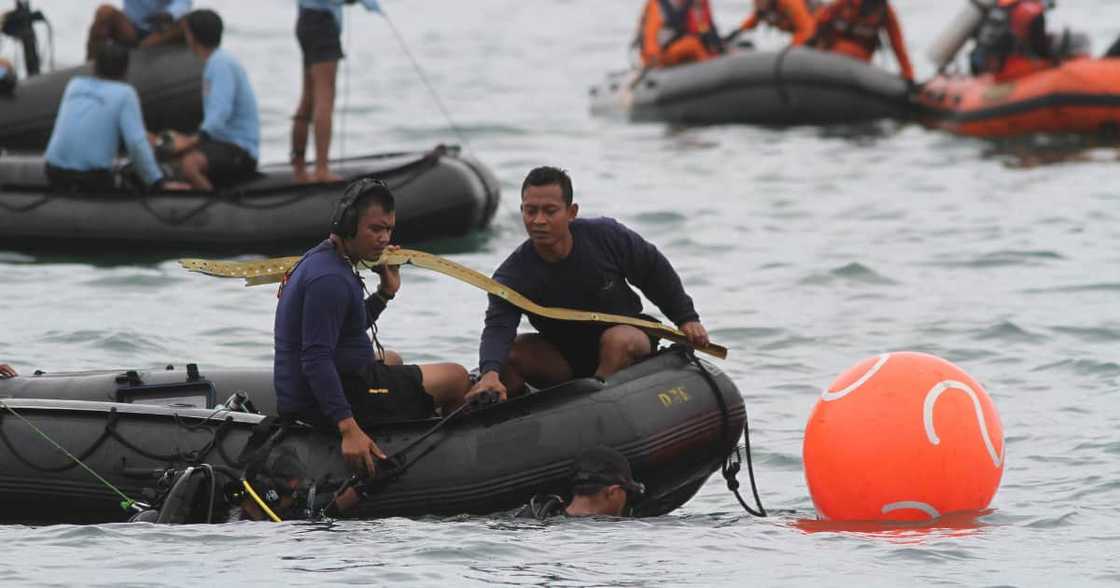 Indonesian plane: Rescuers find evidence after receiving signal Indonesian plane: Rescuers find evidence after receiving signal