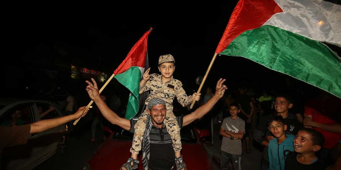 Snaps Show Celebrations in Gaza as Israel & Hamas Peace Agreement Begins Snaps Show Celebrations in Gaza as Israel & Hamas Peace Agreement Begins