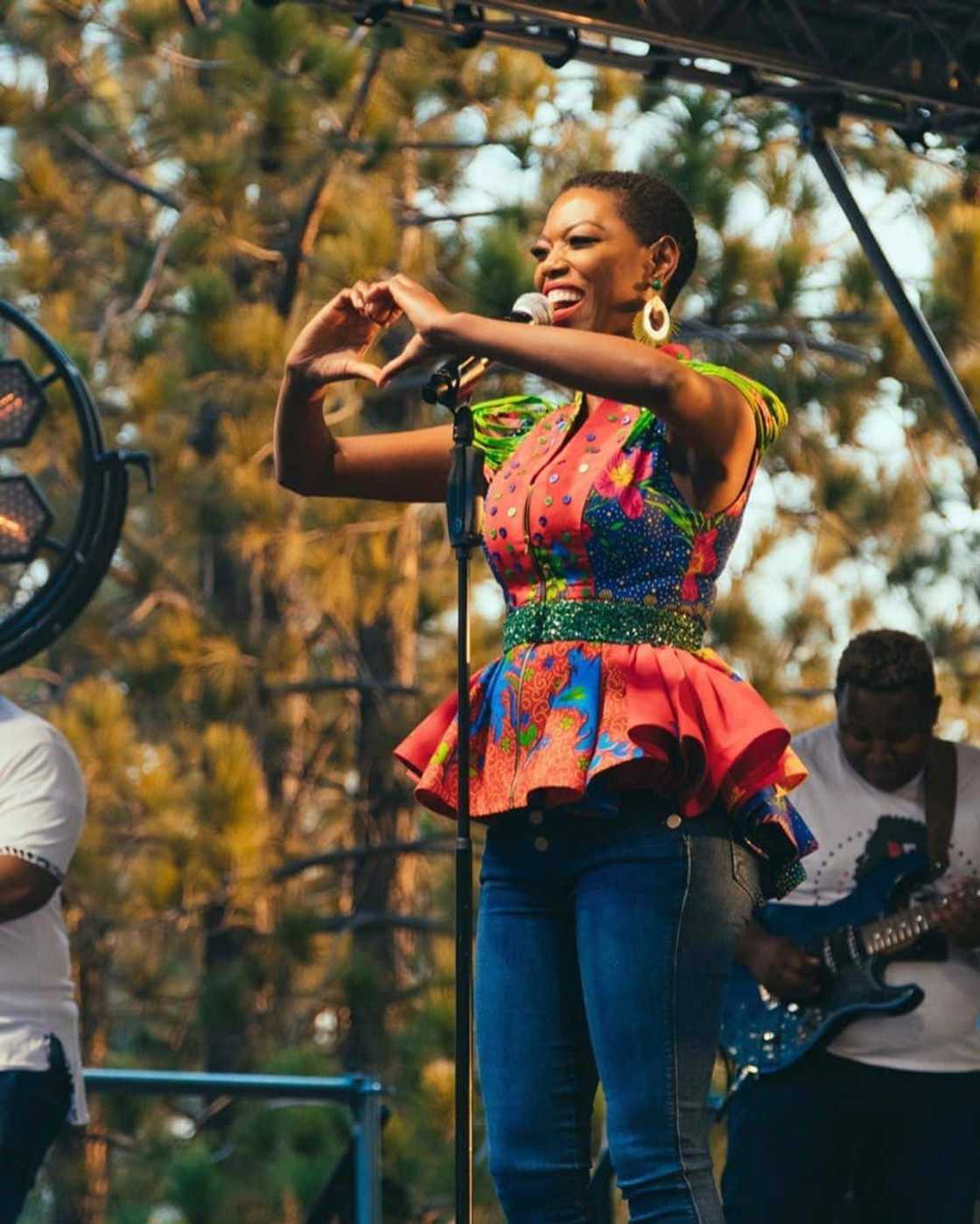 Lira biography: songs Lira biography: songs