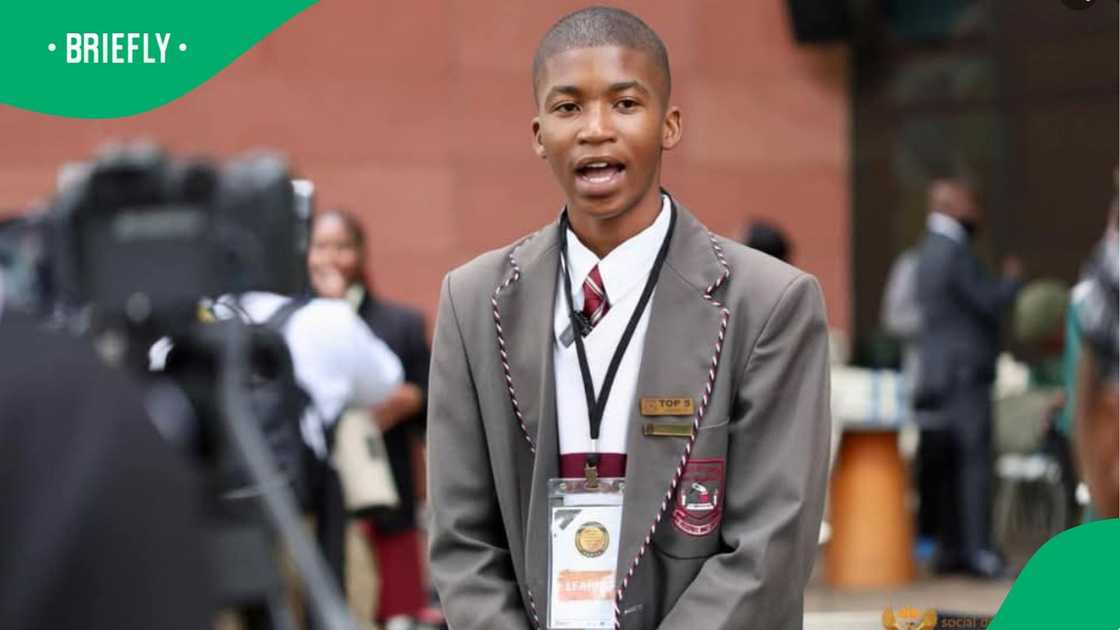 Top Gauteng matriculant gets award from Ekurhuleni mayor and shares career goals