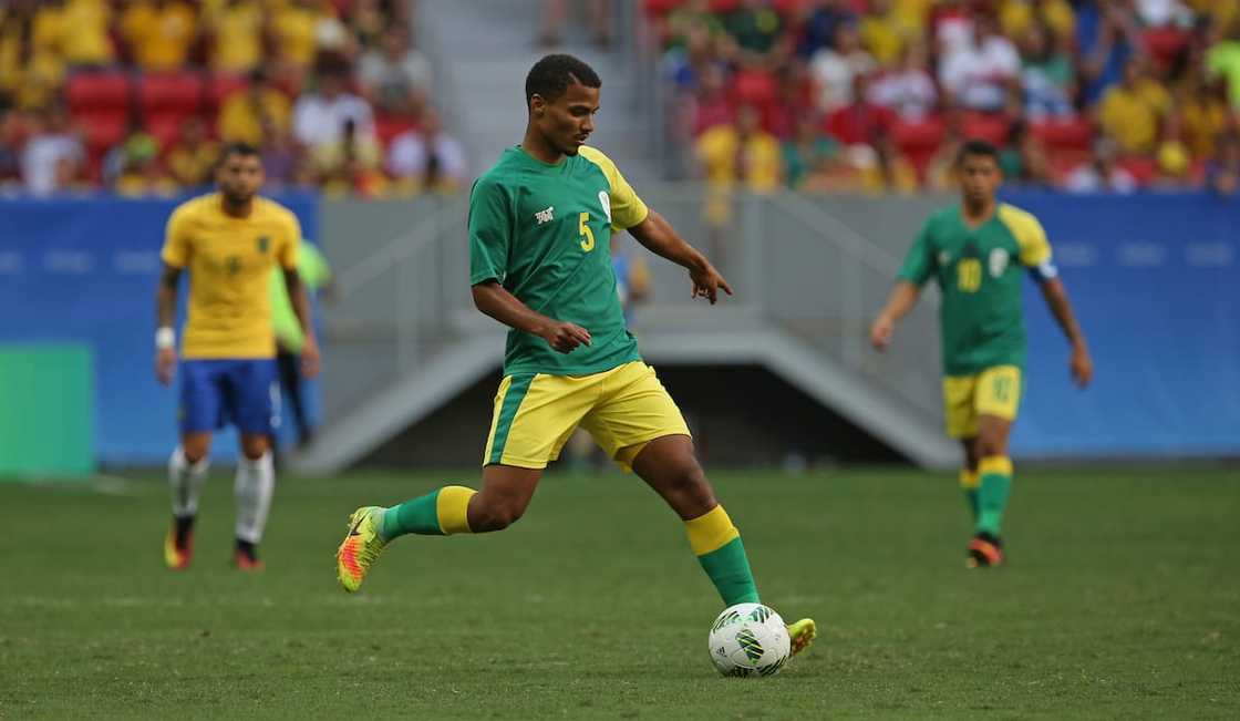 Rivaldo Coetzee about to kick a ball Rivaldo Coetzee about to kick a ball