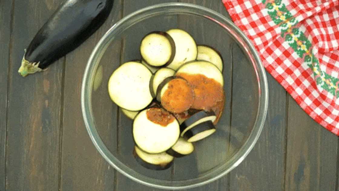 Marinating brinjal slices Marinating brinjal slices