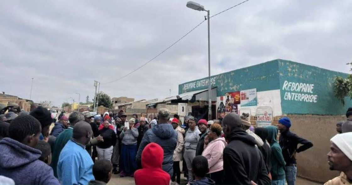 Soweto residents furious angered by boy's death Soweto residents furious angered by boy's death