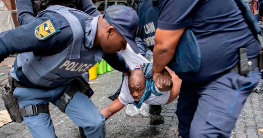 Arrests, Shootout, South African Police Service, SAPS, Mavela Masondo, Lieutenant Colonel, Police, Roosevelt Park, Montgomery Park, Randburg, Johannesburg, Charges, Business robbery, Stolen Property, Firearm