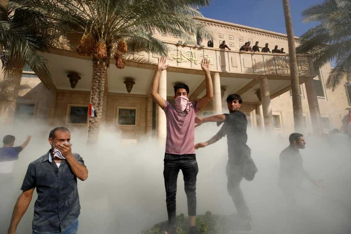 Crowds loyal to Moqtada Sadr march on the government headquarters of the Republican Palace Crowds loyal to Moqtada Sadr march on the government headquarters of the Republican Palace