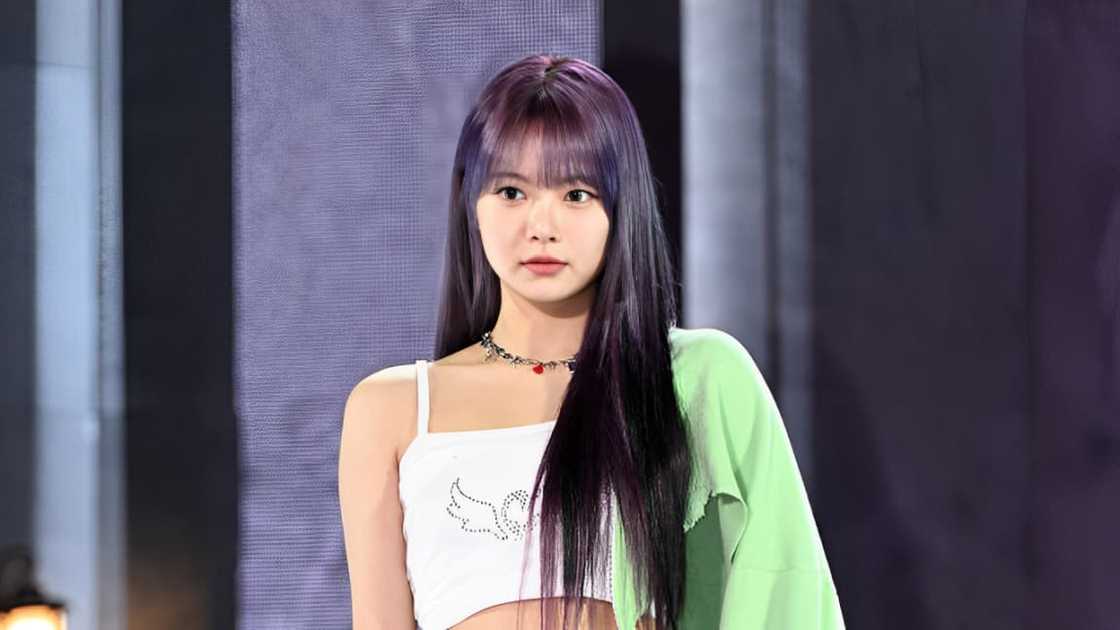 Hong Eun-chae at LE SSERAFIM's 3rd Mini Album 'EASY' showcase at Korea University Hwajeong Gymnasium in Seongbuk-gu. Hong Eun-chae at LE SSERAFIM's 3rd Mini Album 'EASY' showcase at Korea University Hwajeong Gymnasium in Seongbuk-gu.
