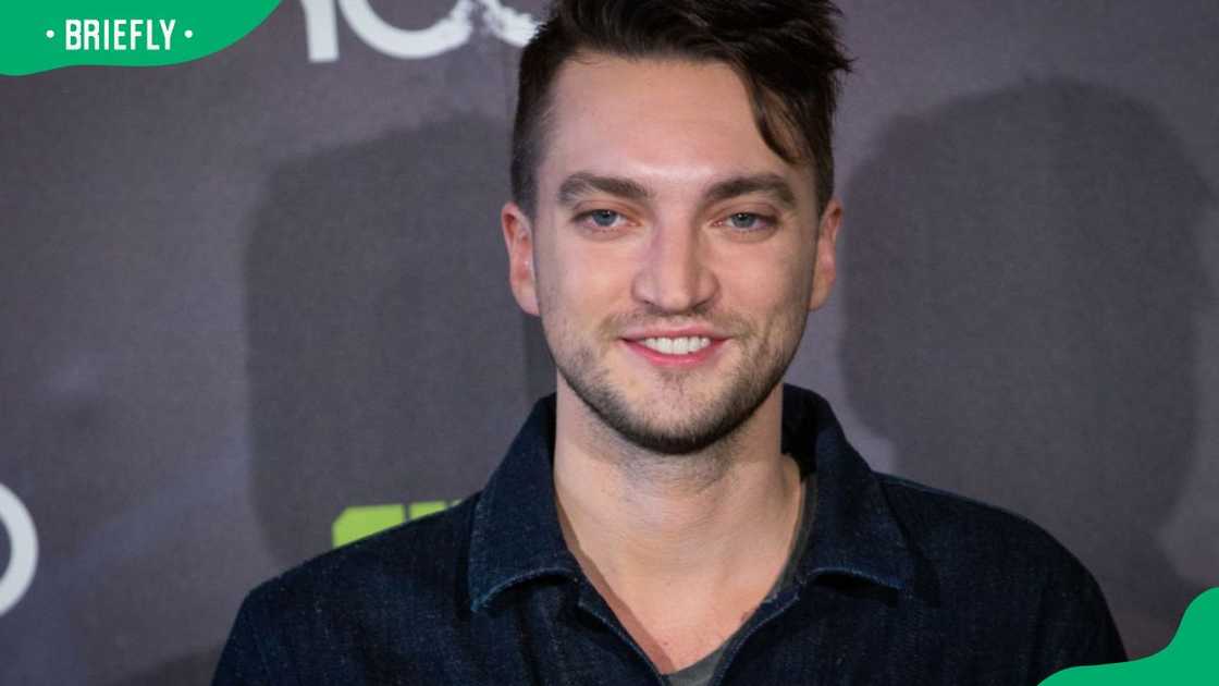 Richard Harmon at The 100 photocall at Santo Mauro Hotel in 2019