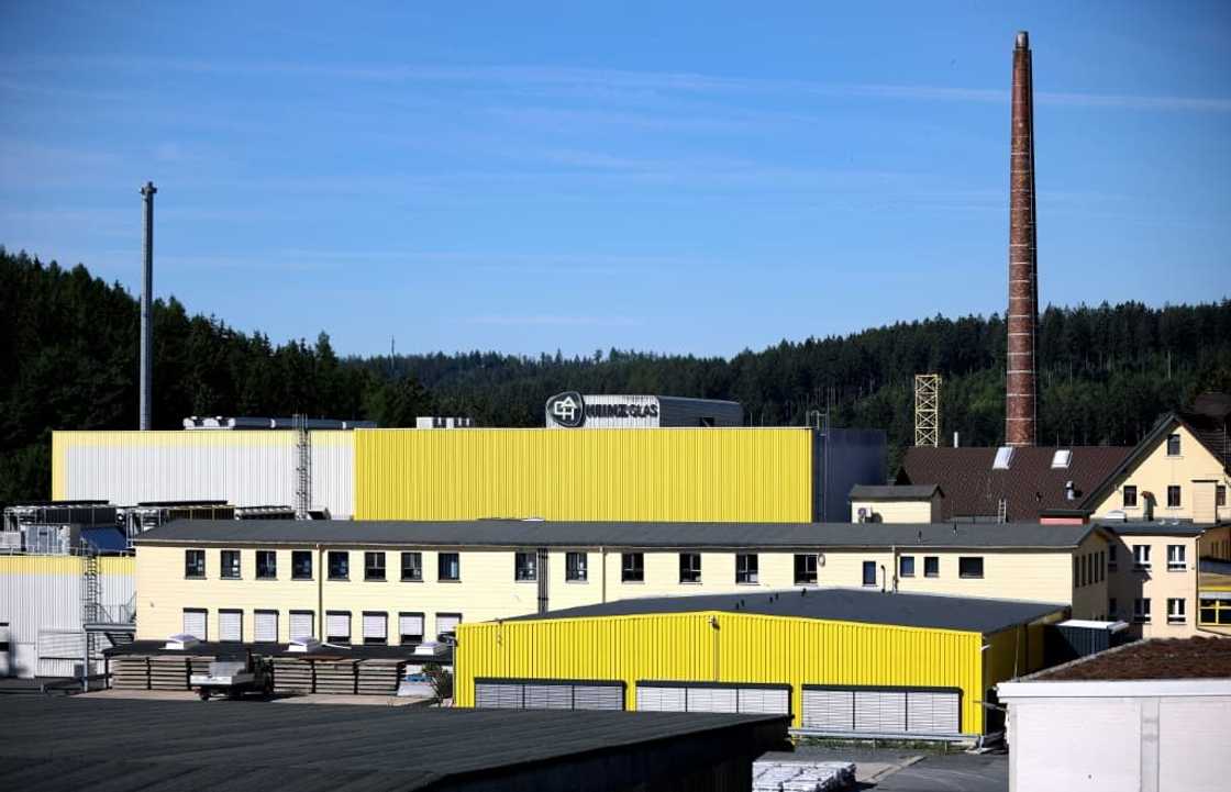 At the Heinz-Glas factory in Kleintettau, opened in 1661, around 70 tonnes of small glass bottles are produced each day At the Heinz-Glas factory in Kleintettau, opened in 1661, around 70 tonnes of small glass bottles are produced each day