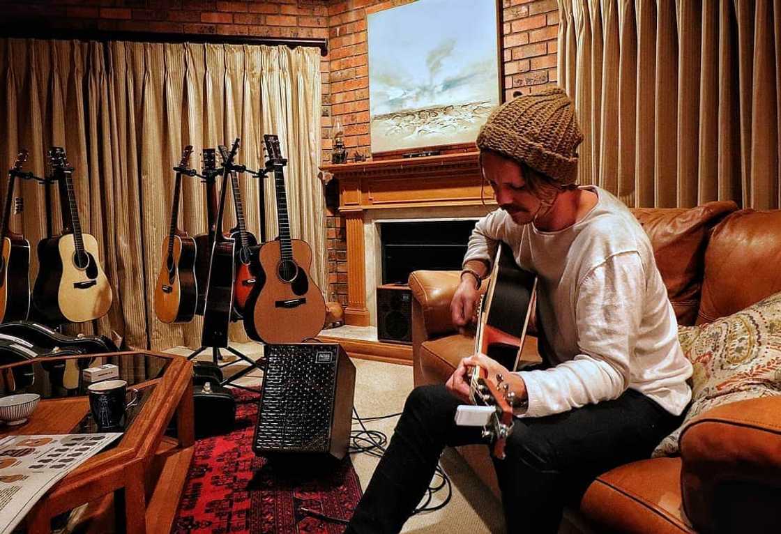 Roan Ash biography: age, songs, nationality, and history Roan Ash biography: age, songs, nationality, and history
