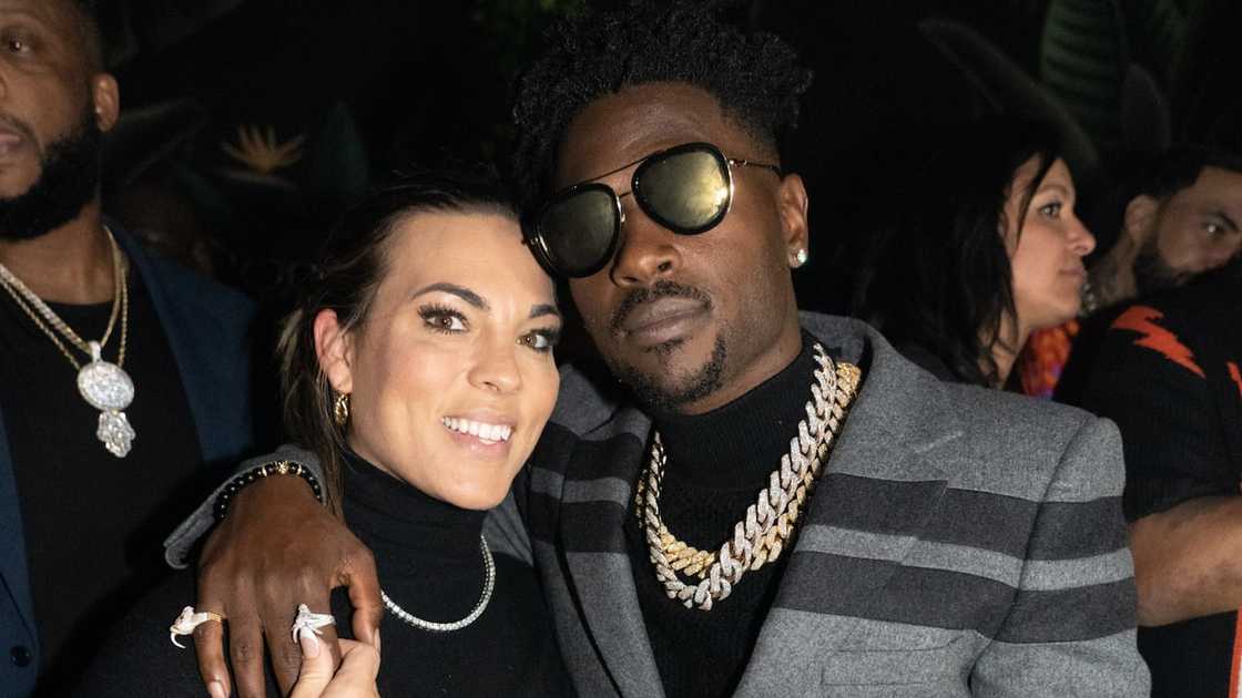 Antonio Brown's baby mamma Antonio Brown's baby mamma