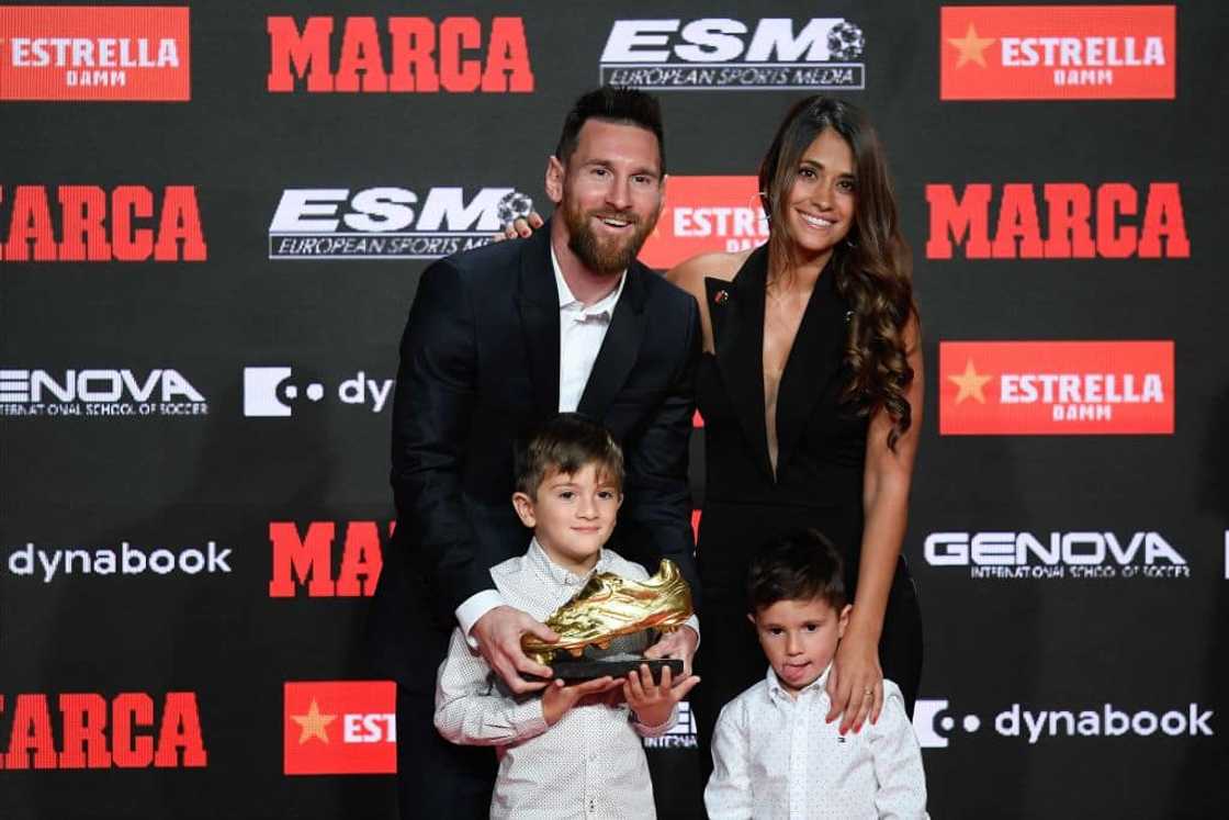 Are Messi's legs short? Are Messi's legs short?