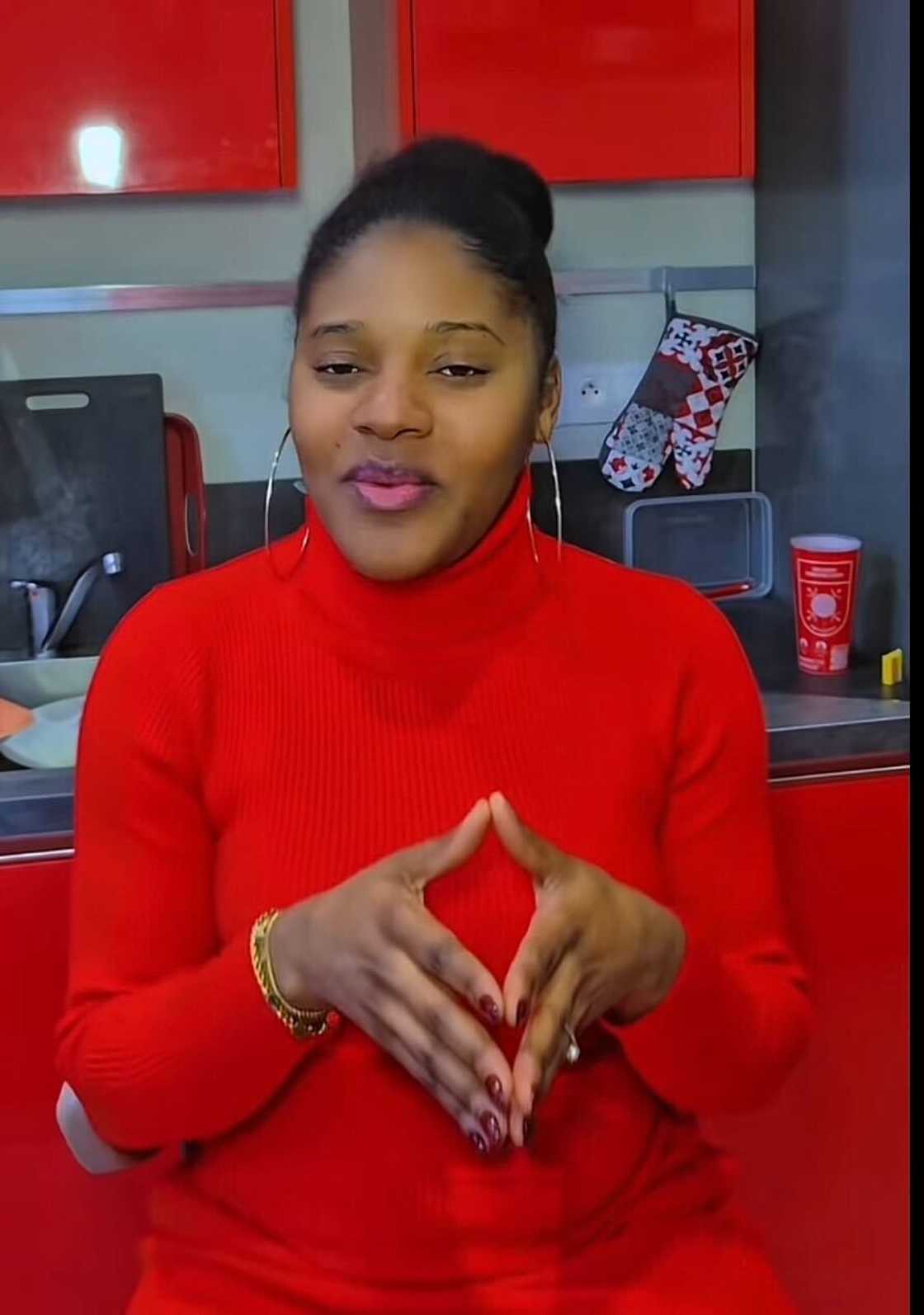 A woman sparked a massive buzz on the internet over her behavior towards her man. A woman sparked a massive buzz on the internet over her behavior towards her man.