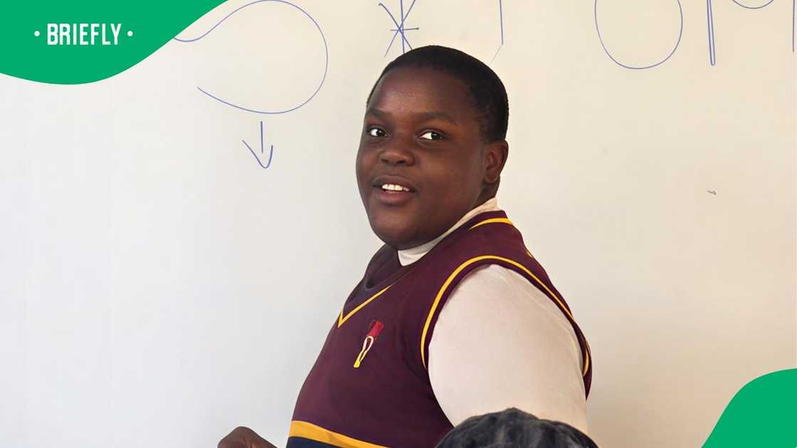 Student teaches Afrikaans class