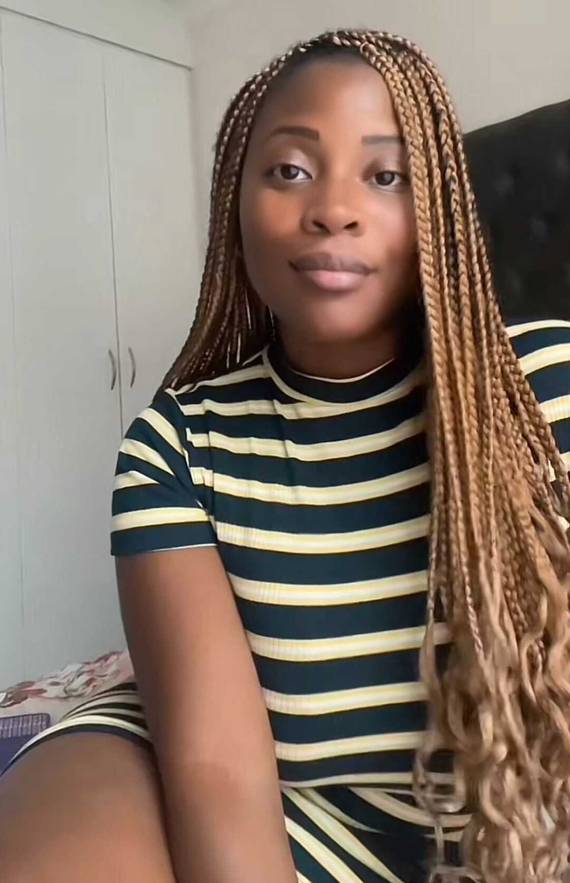 A lady was surprised by her colleagues in a heartwarming way, which melted hearts online. A lady was surprised by her colleagues in a heartwarming way, which melted hearts online.