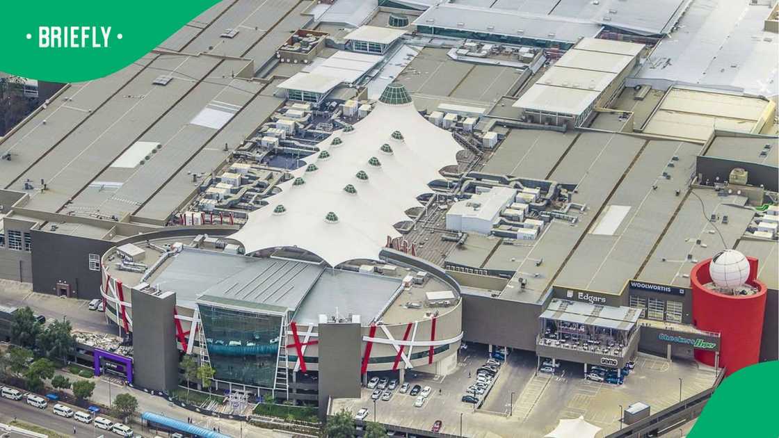Bird's-eye view of Menlyn Mall. Bird's-eye view of Menlyn Mall.