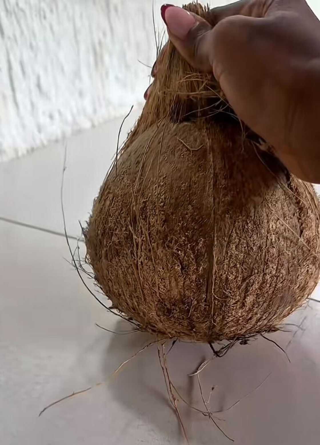 A woman unveiled how she made her homemade coconut oil from scratch. A woman unveiled how she made her homemade coconut oil from scratch.