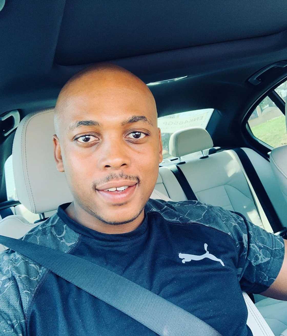 Mobi Dixon bio Mobi Dixon bio