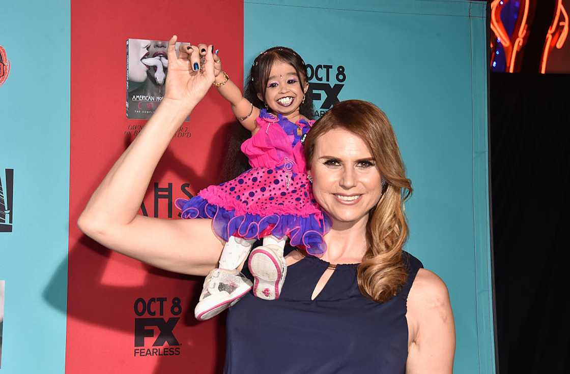 Actress Jyoti Amge with actress Erika Ervin