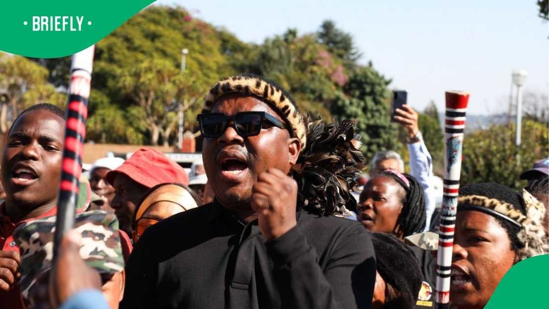 Ngizwe Mchunu has threatened an Airline. Ngizwe Mchunu has threatened an Airline.