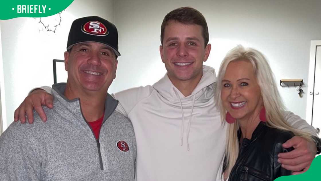 Brock Purdy and his parents posed for a photoshoot