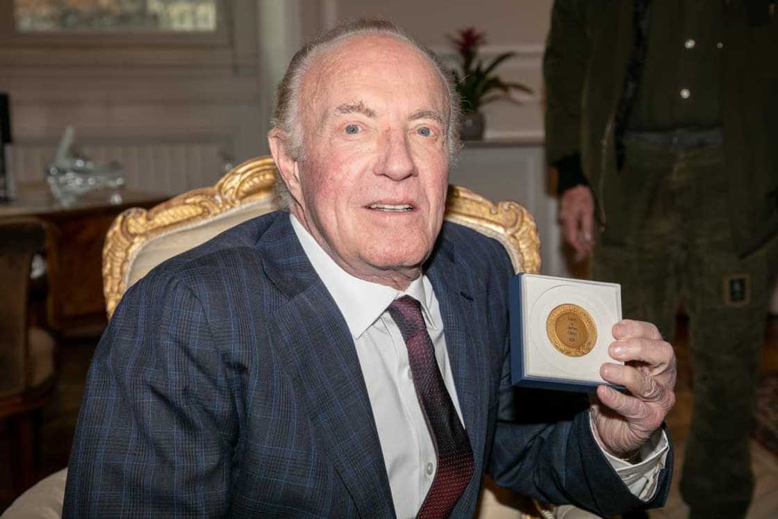 Tara A. Caan's height Tara A. Caan's height