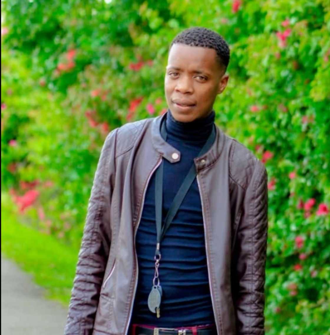 Some, however, felt the laughing guys were impolite, as the couple were in an unfamiliar setting and needed help Some, however, felt the laughing guys were impolite, as the couple were in an unfamiliar setting and needed help