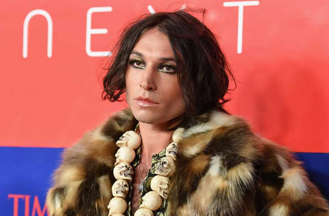 is ezra miller married is ezra miller married