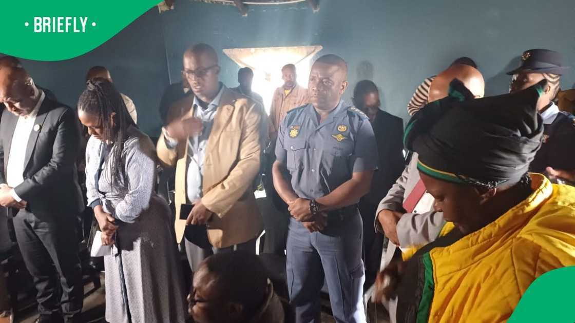 Lieutenant General Nhlanhla Mkhwanazi and the KZN premier Thamu Ntuli visited the family of the massacred victims in Midlands Lieutenant General Nhlanhla Mkhwanazi and the KZN premier Thamu Ntuli visited the family of the massacred victims in Midlands