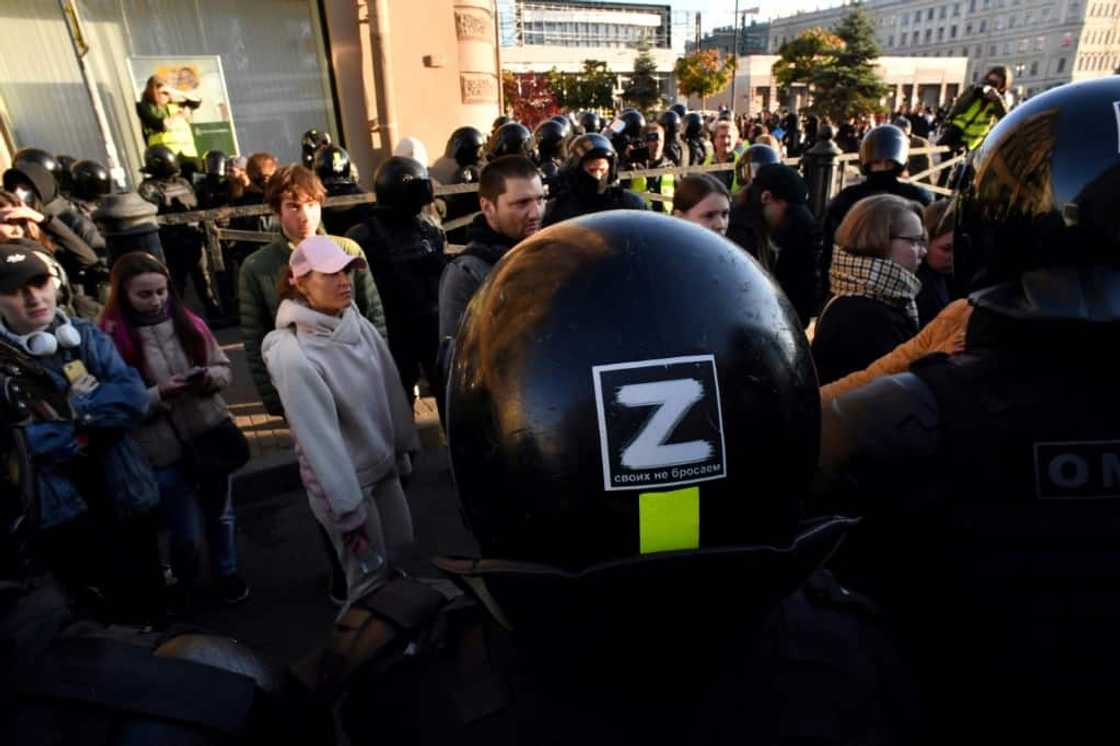 A police officer, with the 'Z' tactical insignia of Russian troops in Ukraine on his helmet, blocks the street in Saint Petersburg on September 24