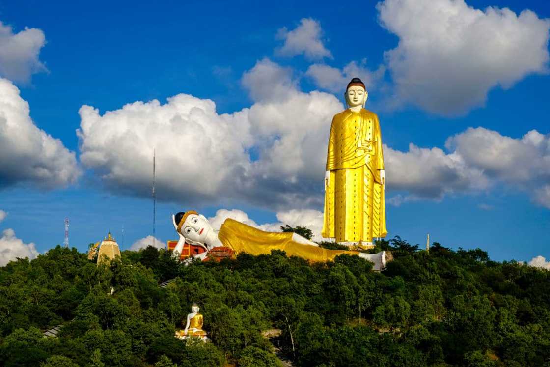 statue of maitreya buddha