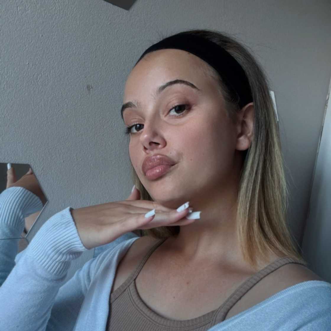 TikTok users were fascinated by how she spoke isiXhosa, isiZulu, and English, even though she looked like a white person TikTok users were fascinated by how she spoke isiXhosa, isiZulu, and English, even though she looked like a white person