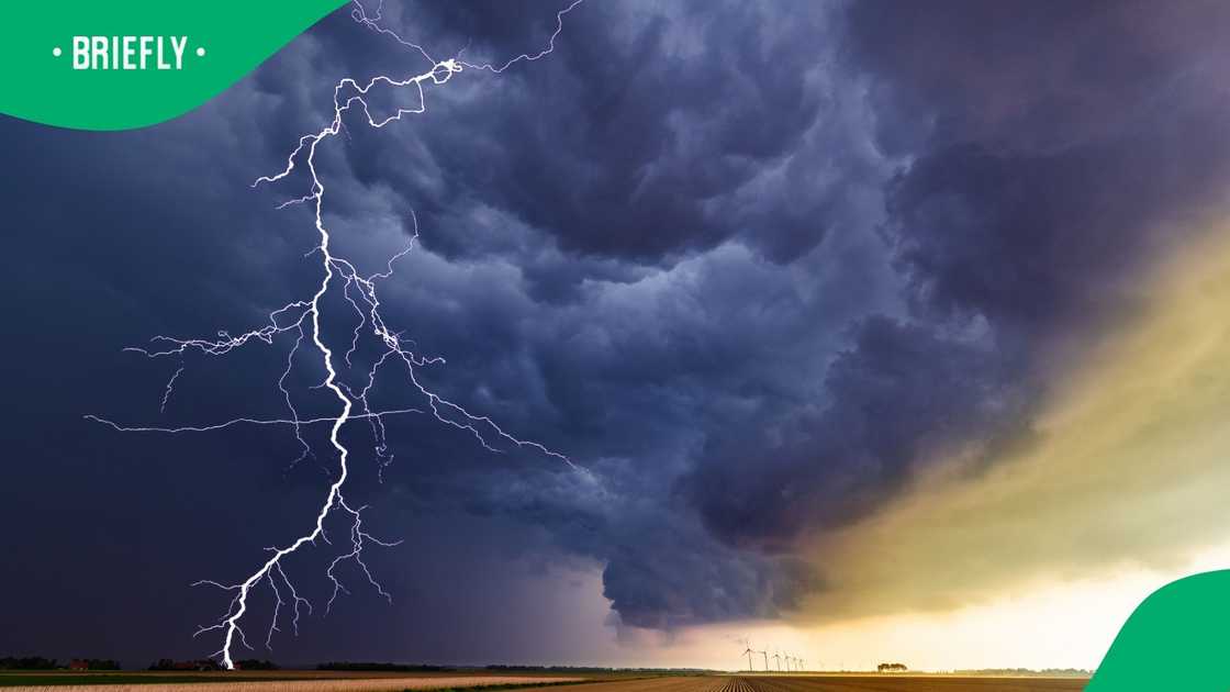 The South African Weather Service issued a warning for thunderstorms in Gauteng The South African Weather Service issued a warning for thunderstorms in Gauteng