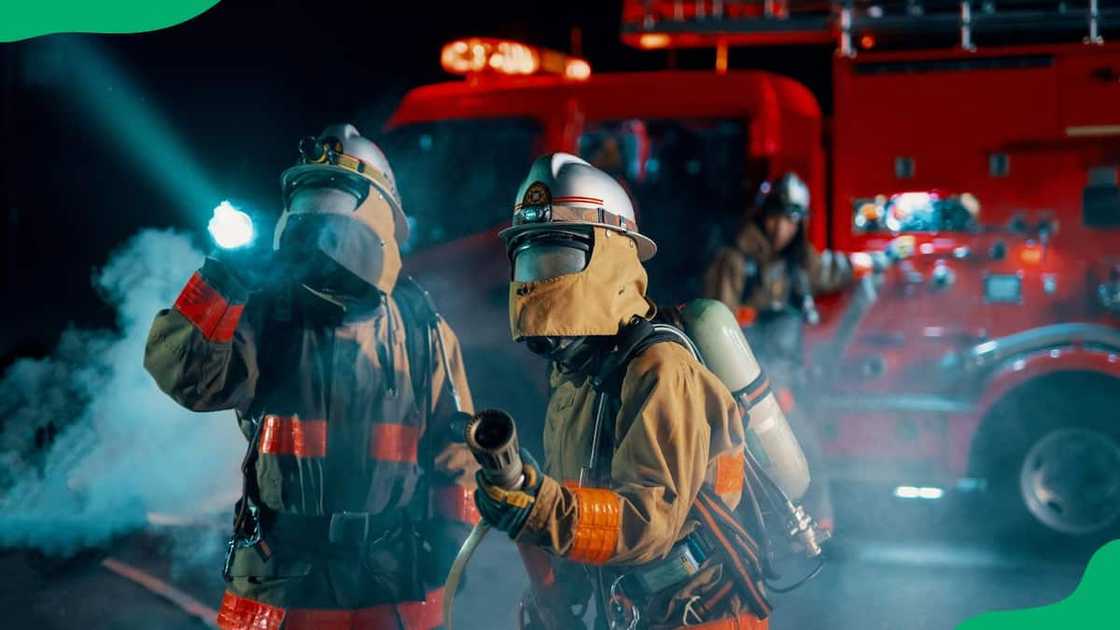 How much do firefighter paramedics make in South Africa? How much do firefighter paramedics make in South Africa?