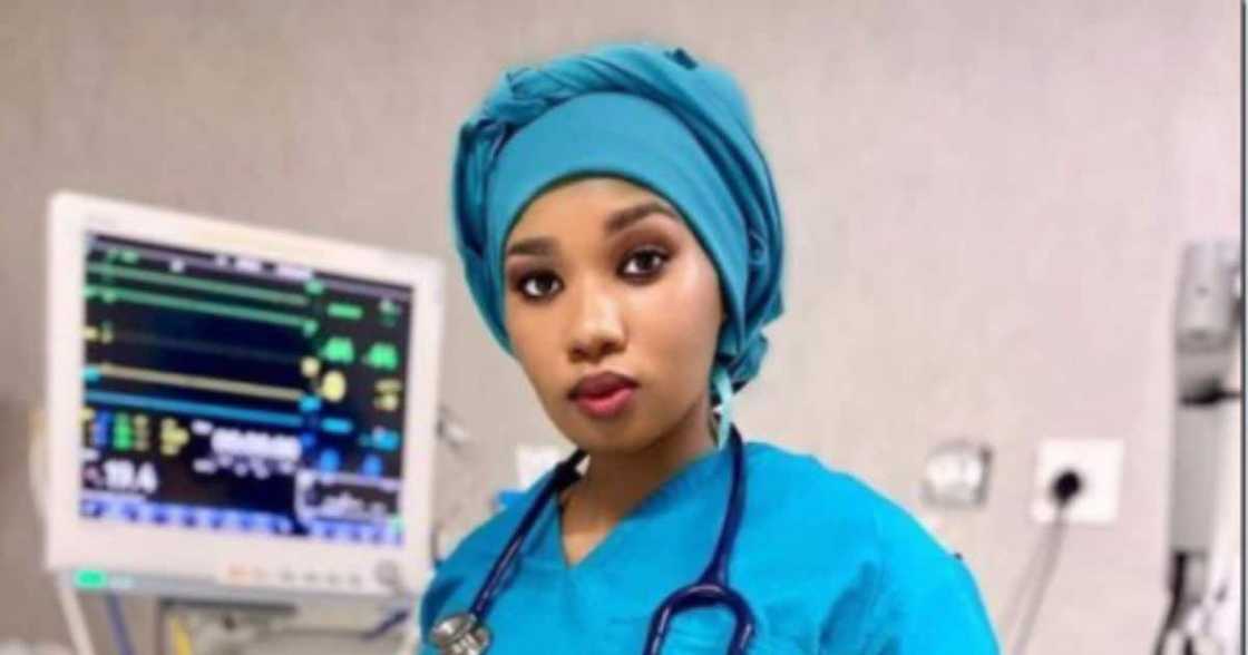 “Yoh”: Stunning Local Doctor Has Mzansi Dropping Dead for an Appointment “Yoh”: Stunning Local Doctor Has Mzansi Dropping Dead for an Appointment