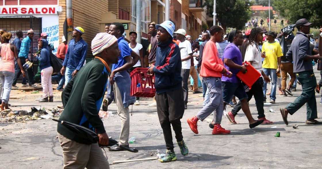 Mogale City has been shut down in protest of illegal miners Mogale City has been shut down in protest of illegal miners