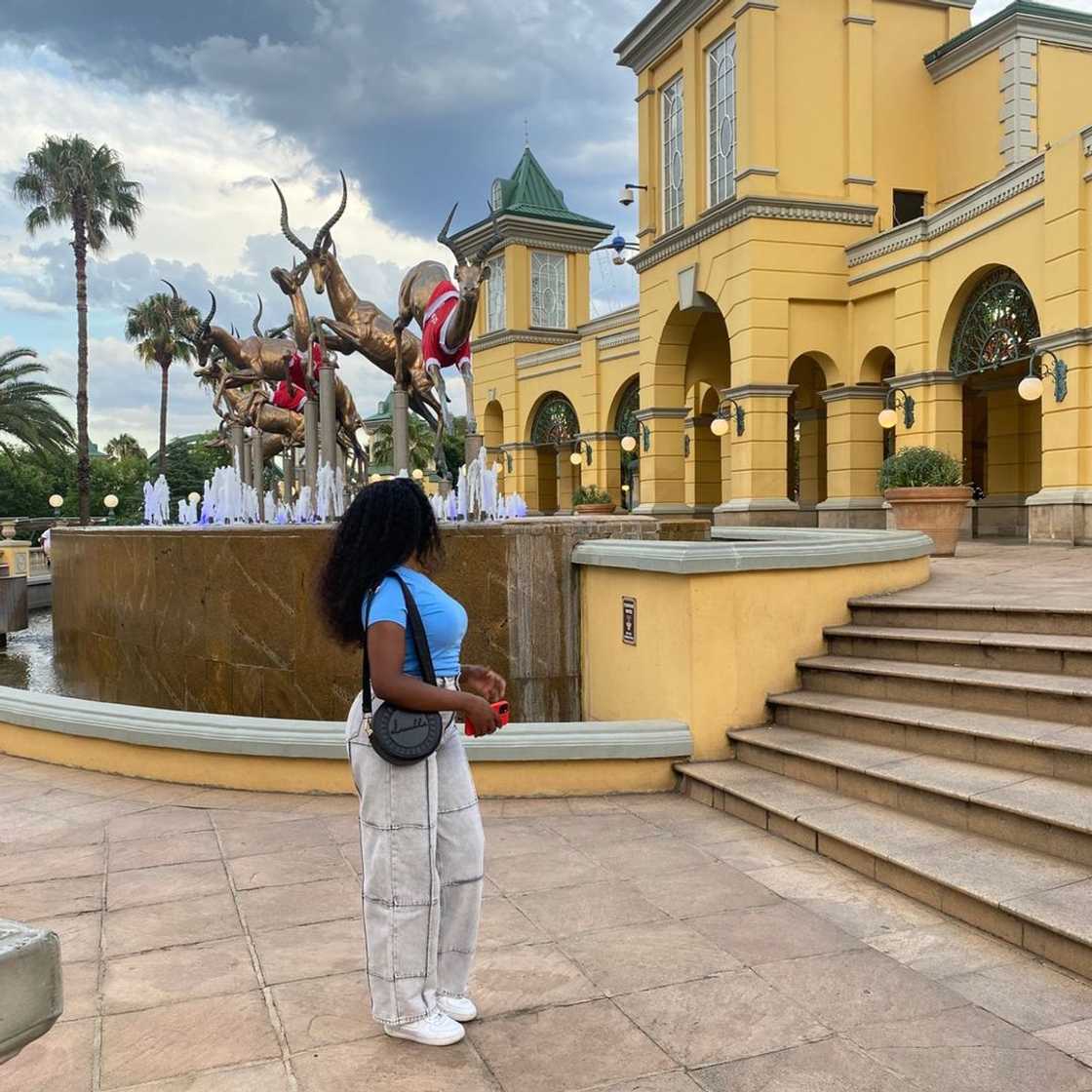 Social media users flooded the teacher's post after seeing an empty class during school holidays Social media users flooded the teacher's post after seeing an empty class during school holidays